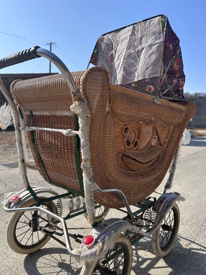 籐製ベビーカー 日よけ付き 4輪