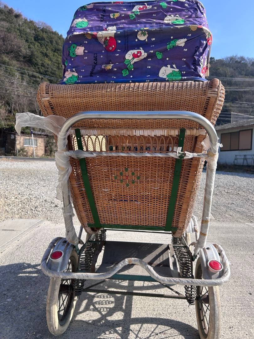 籐製ベビーカー 日よけ付き 4輪