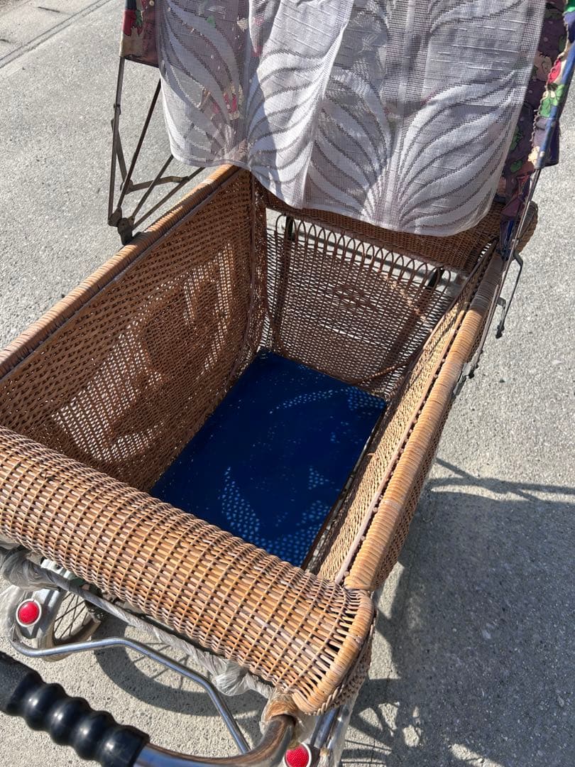 籐製ベビーカー 日よけ付き 4輪