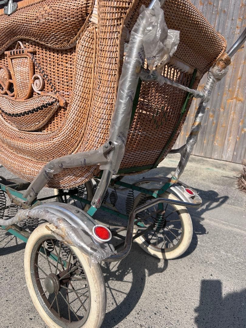 籐製ベビーカー 日よけ付き 4輪