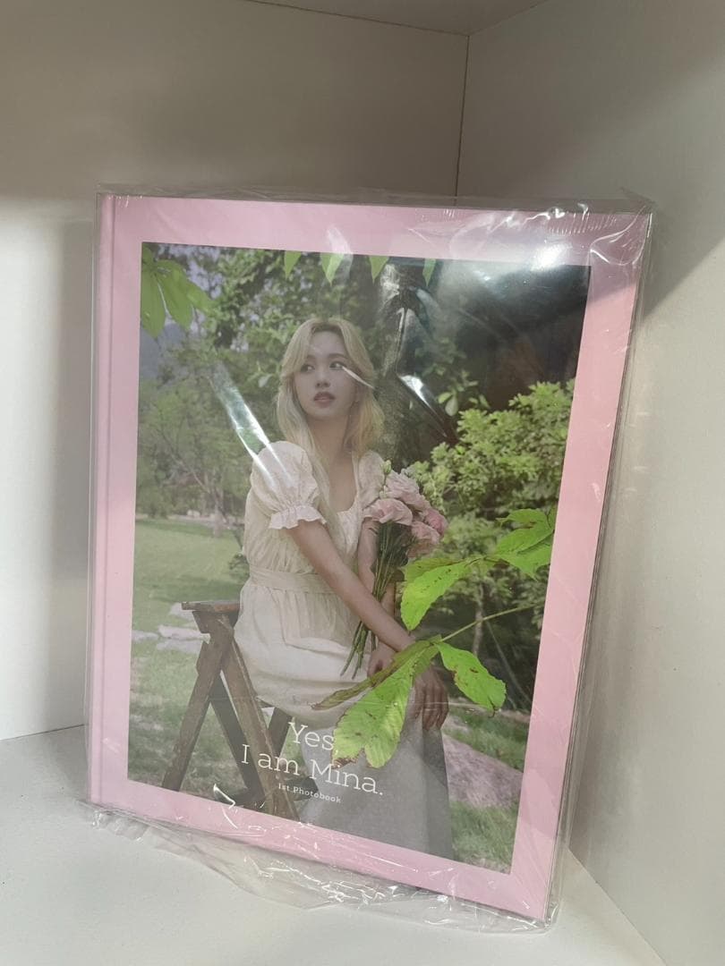 新品 Yes, I am Mina Pink ver TWICE ミナ　写真集