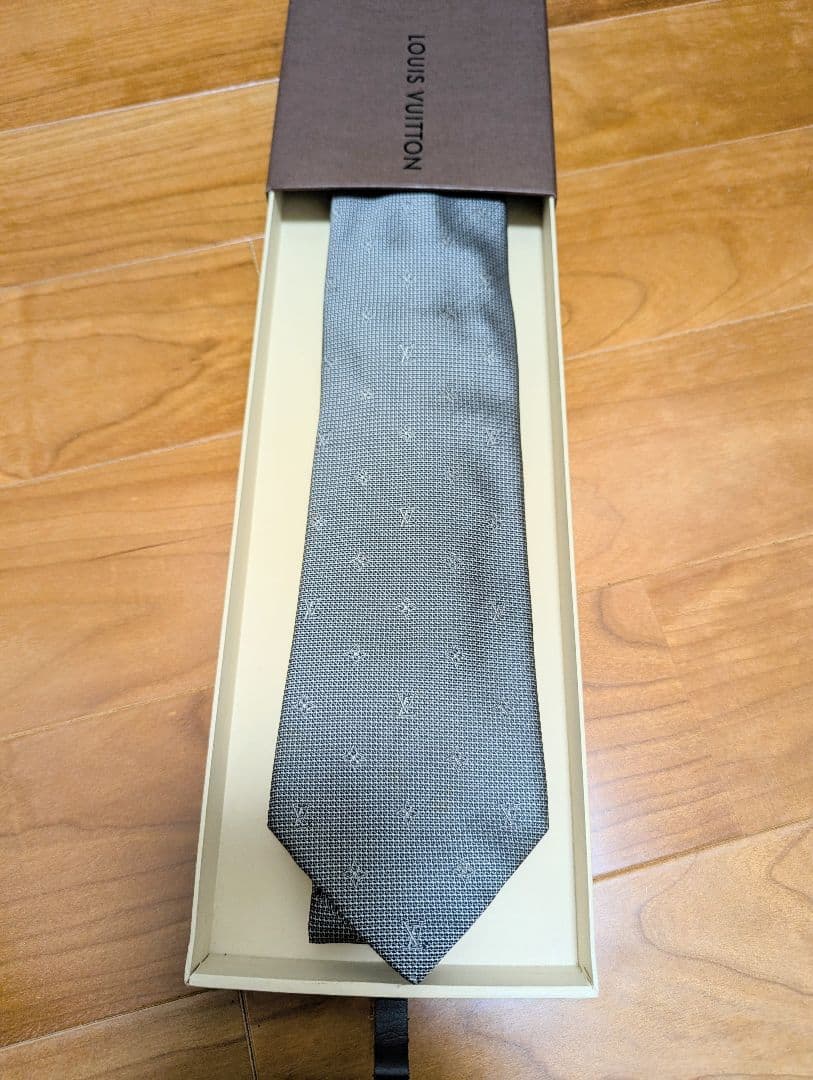 RYO【美品】ルイヴィトン イタリア製 モノグラム ネクタイ グレー肉厚