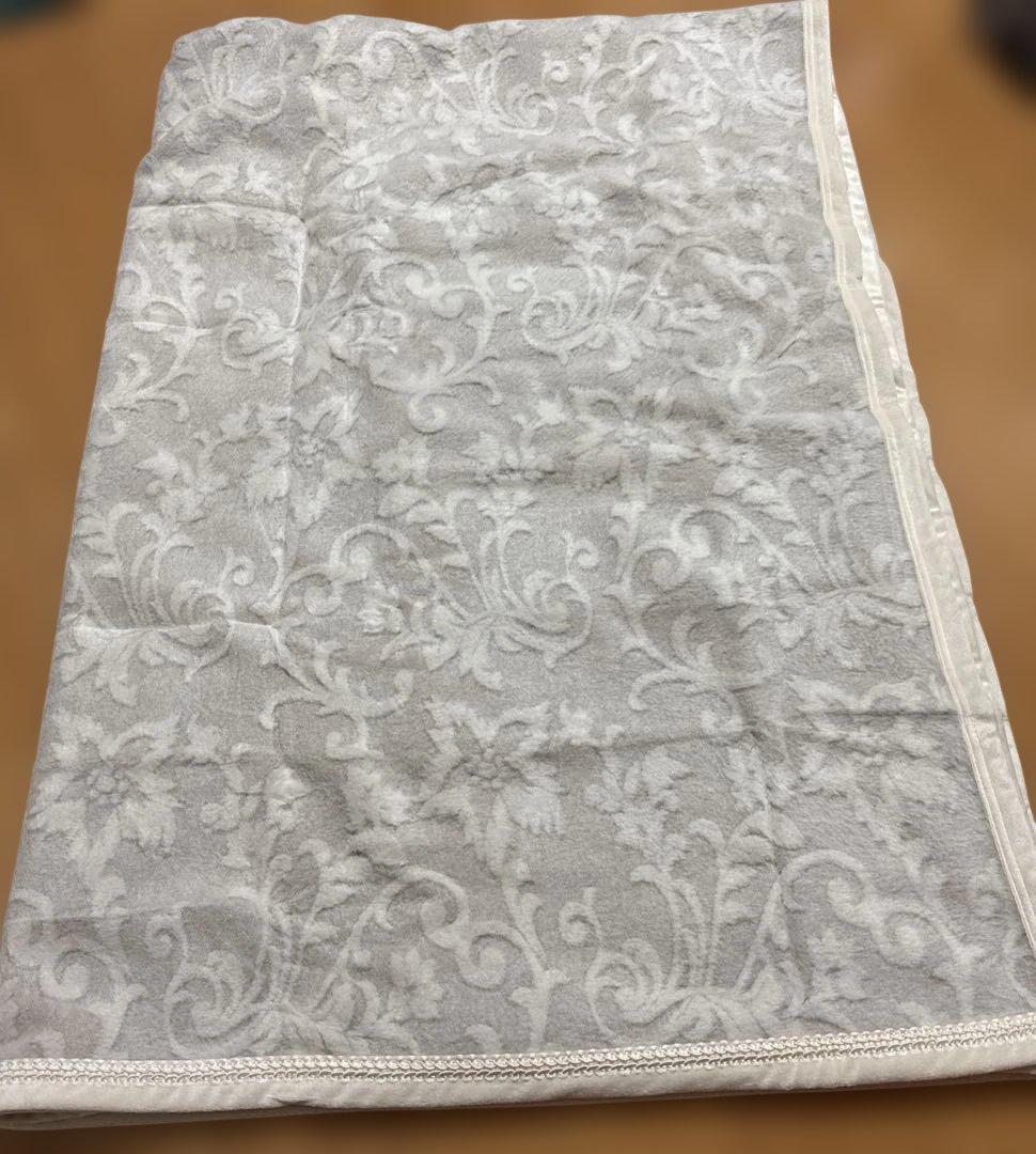 ミラ・ショーン　シルク混毛布 140cm x 200cm