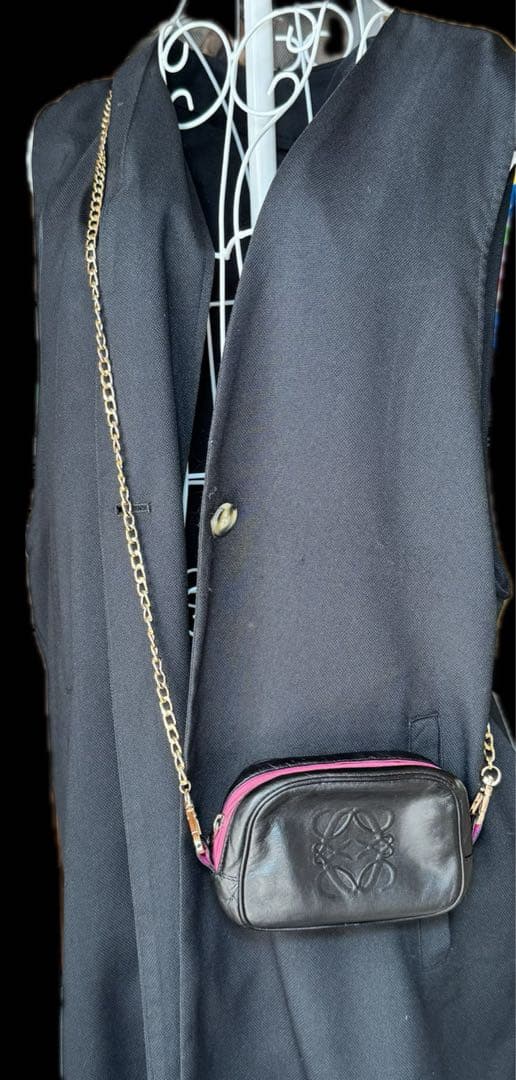 ロエベ loewe アナグラム　ロゴ　ポーチ　チェーン　ショルダー　レザー　黒