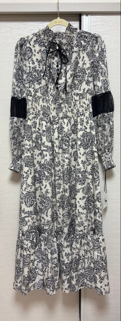 【未使用タグ付】Winter Floral Long-sleeve Dress