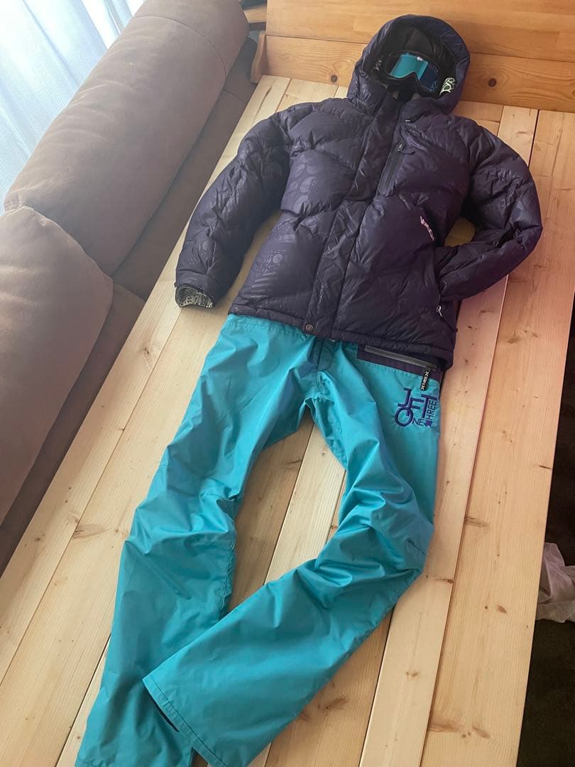 Volcom THERMONITEスノボ ダウンジャケットとパンツセット M