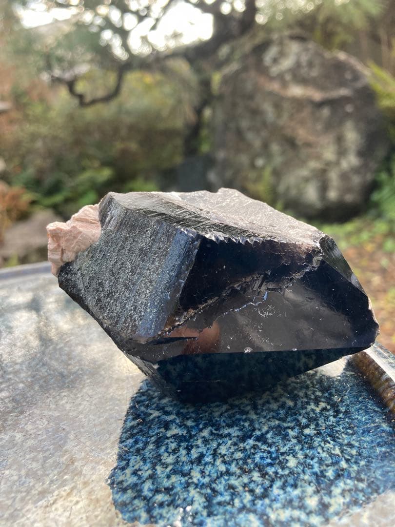 黒いオブシディアンの置物