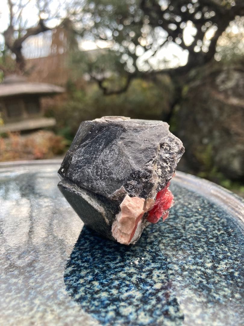 黒いオブシディアンの置物