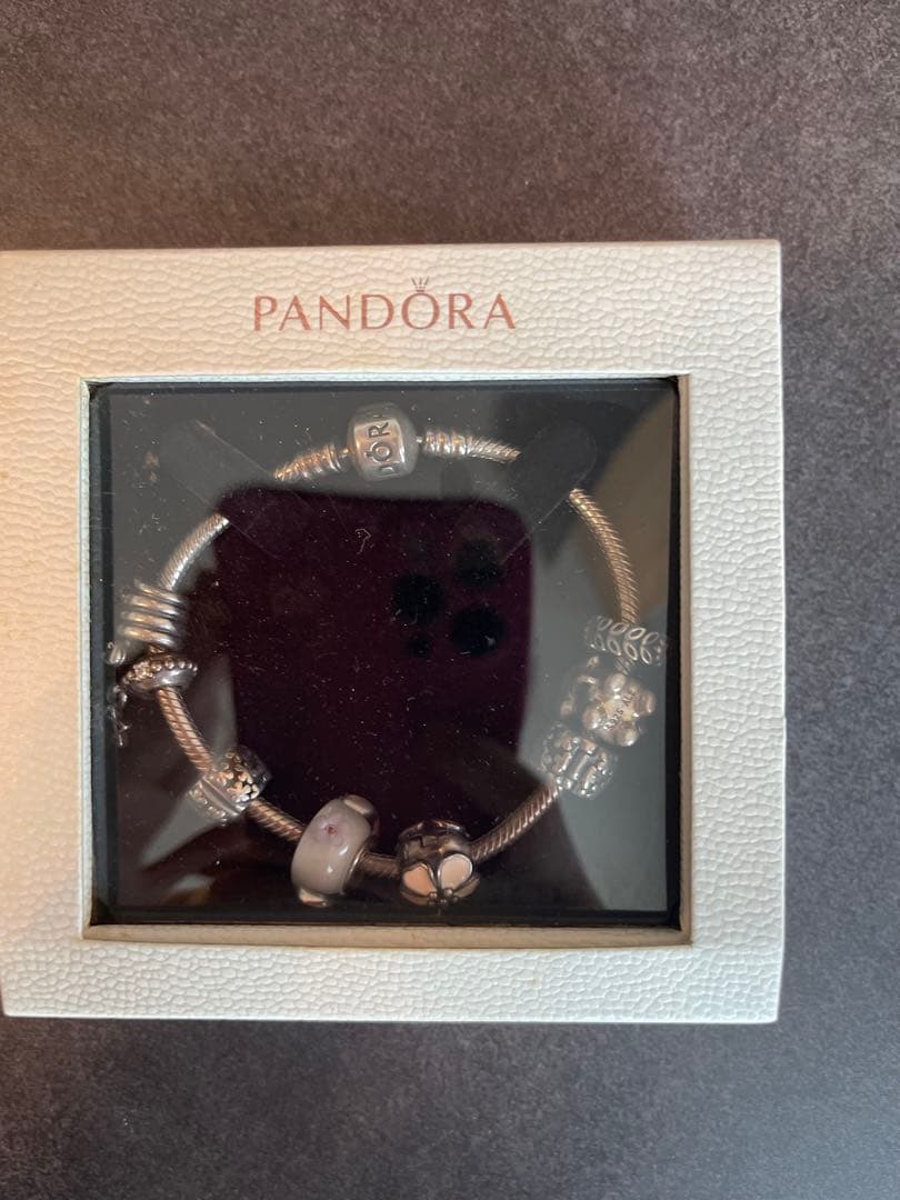 Pandora シルバーブレスレット チャーム付き