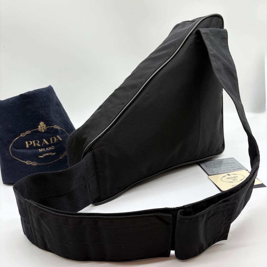 【極美品】PRADA トライアングル ボディバッグ v225 ナイロン ブラック