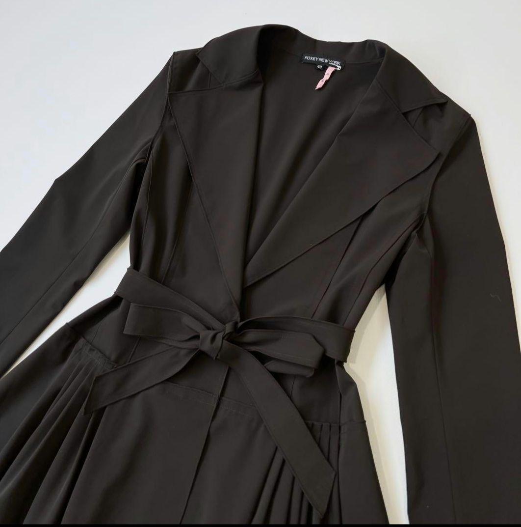 Foxey希少上品ストレッチコート　フオーマル　シルエット抜群　40　値下交渉○