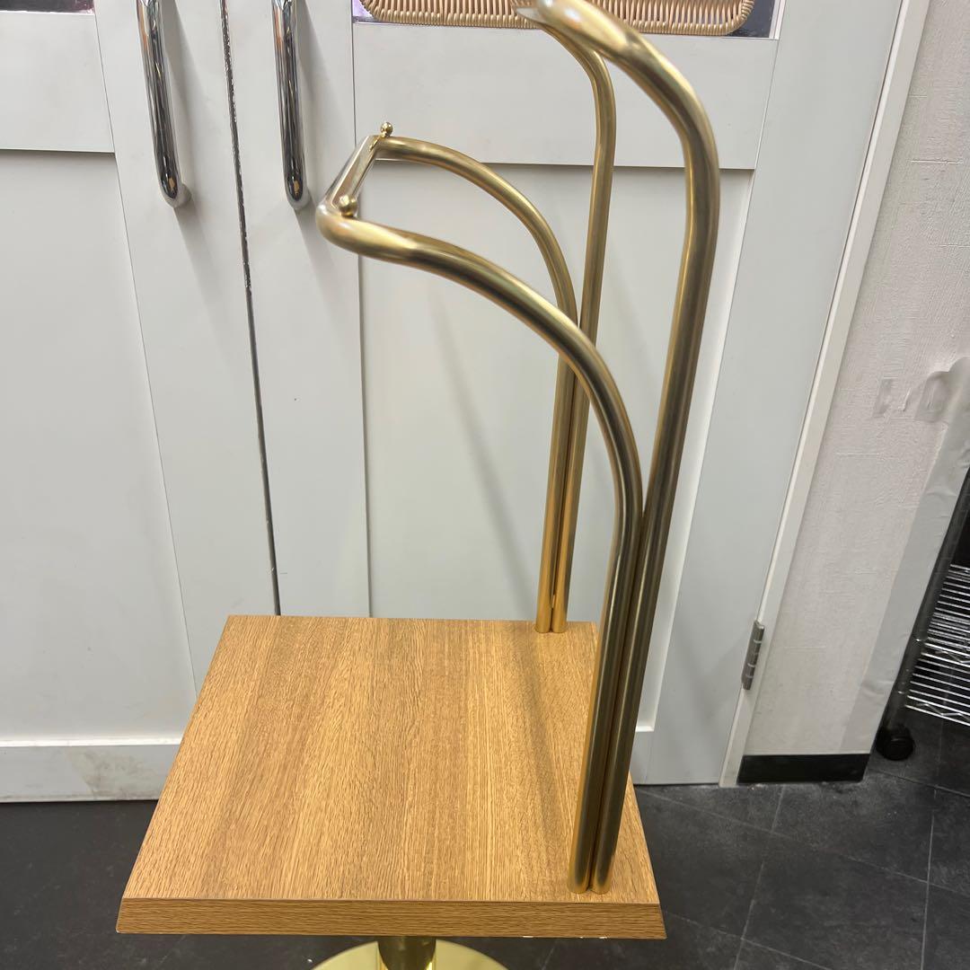 【中古品】シンプルセルフスタンド　パン屋　トング・トレー 台 収納 飾り棚