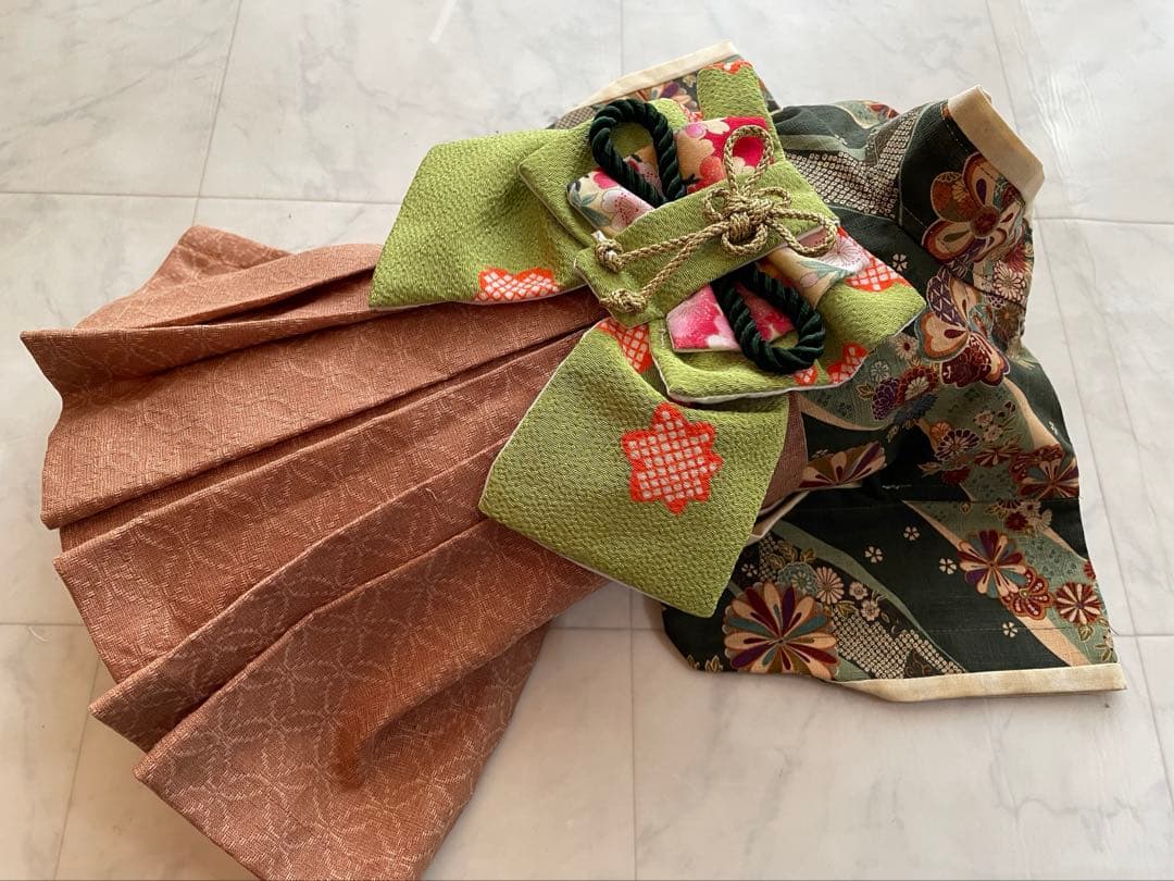 maoわんちゃんの素敵な袴の着物　オーダー作成　深グリーン花柄　２着