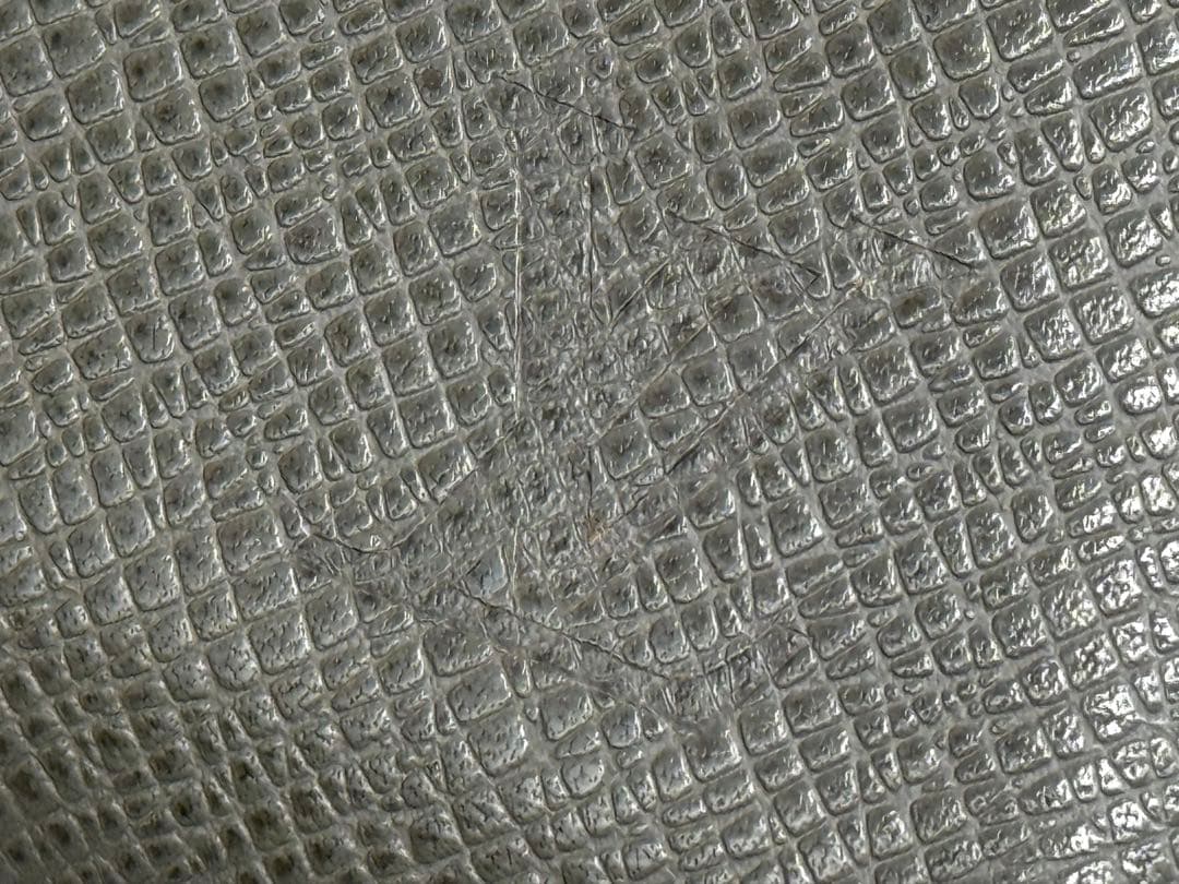 ルイヴィトン　タイガ　ジッピーオーガナイザー長財布　グレー系