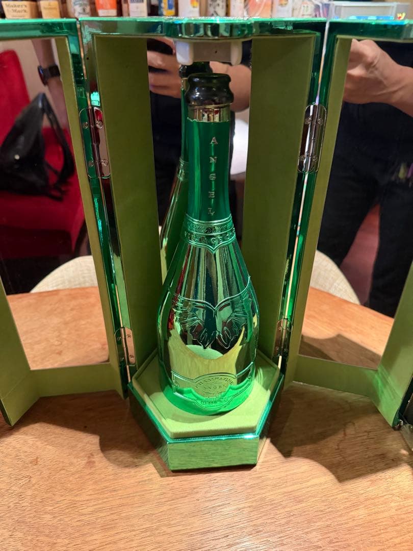 シャンパンボトルセット 赤 緑 特別ボックス入り
