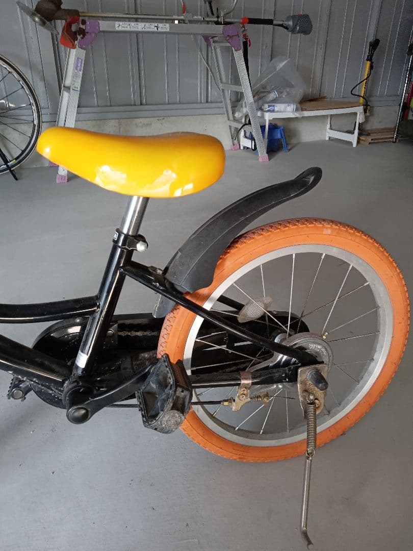 18インチ　男の子　GRAPHIS キッズ自転車 黒/オレンジ/黄色