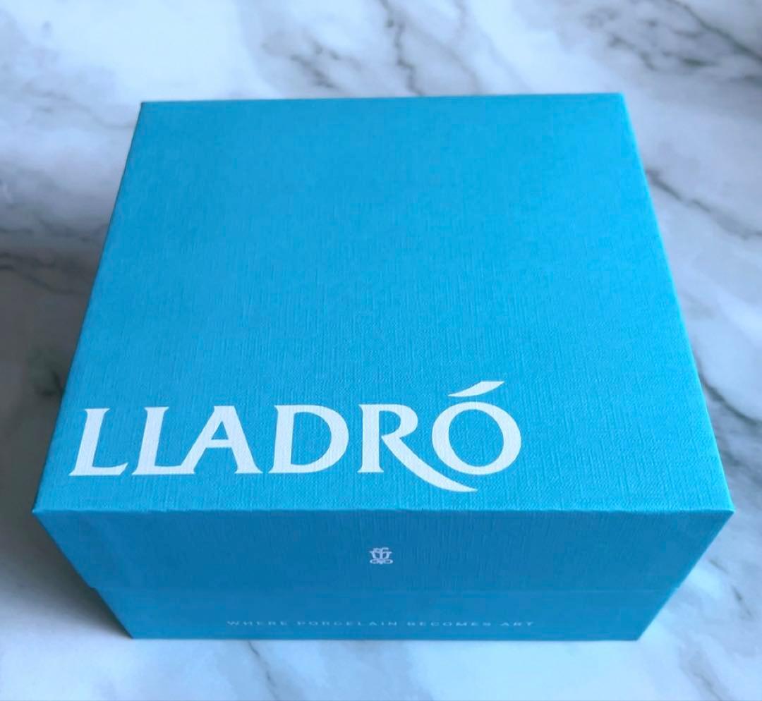 新品　リヤドロ　花飾りの白うさぎ