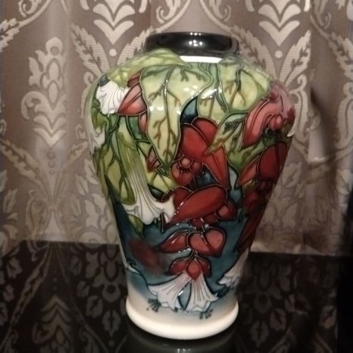 英国W.MOORCROFT「モークロフト」社の装飾陶芸品ー花瓶