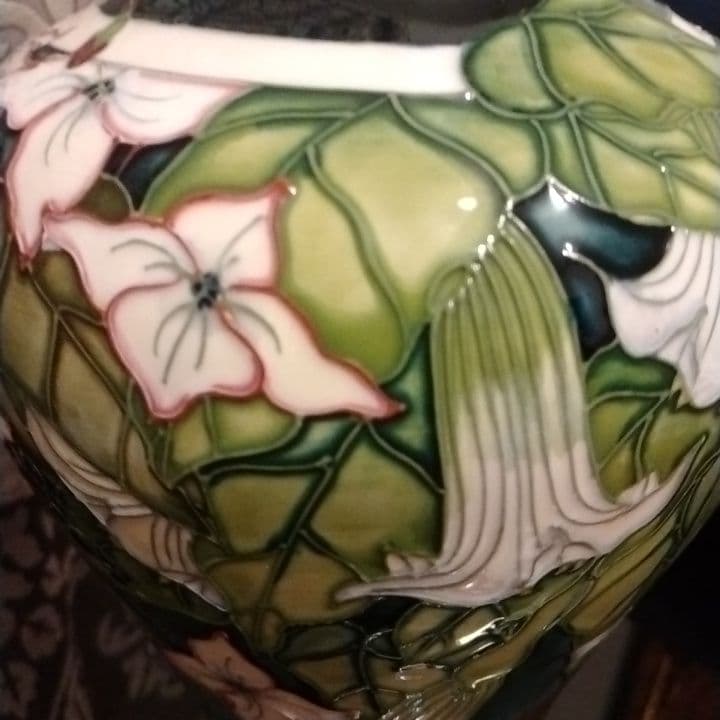 英国W.MOORCROFT「モークロフト」社の装飾陶芸品ー花瓶