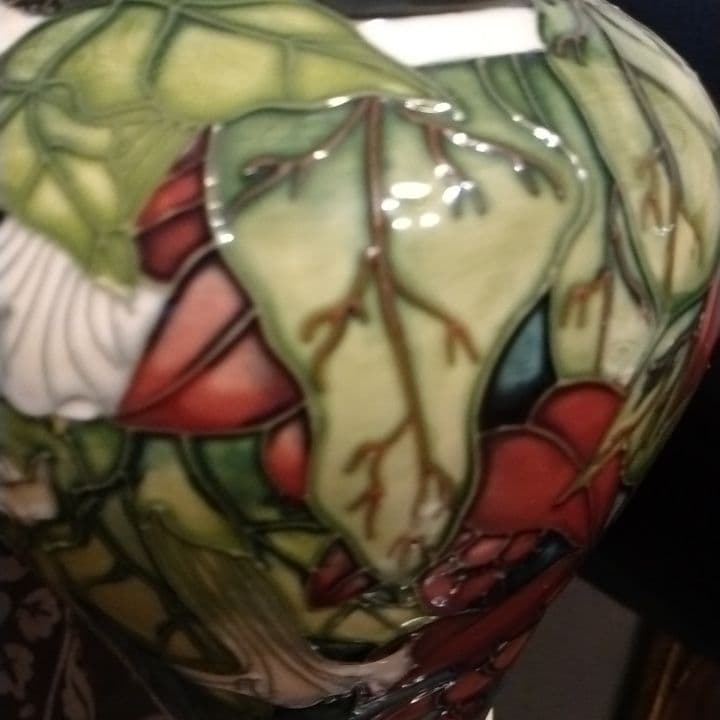 英国W.MOORCROFT「モークロフト」社の装飾陶芸品ー花瓶