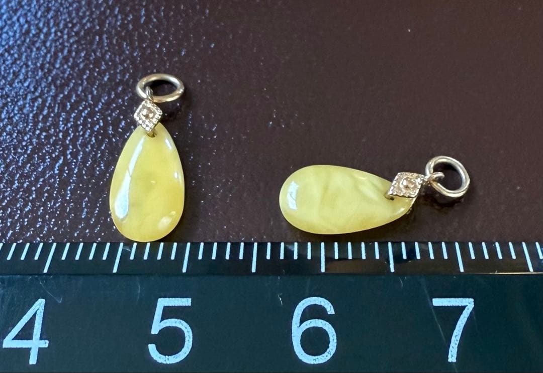 K10ピアスチャーム／アガット（agete）アンバー