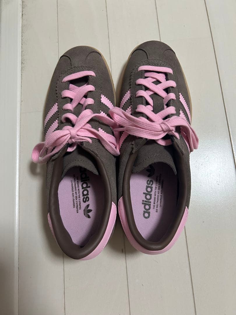 adidas ブラウン ピンク スニーカー 24cm