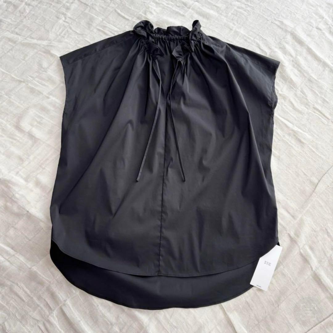【新品未使用タグ付】 23区　 洗える ストレッチ フリルネックブラウス