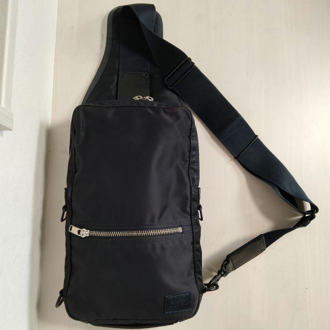 POTER リフト ボディバッグ ナイロン レザー ネイビー スリングショルダー
