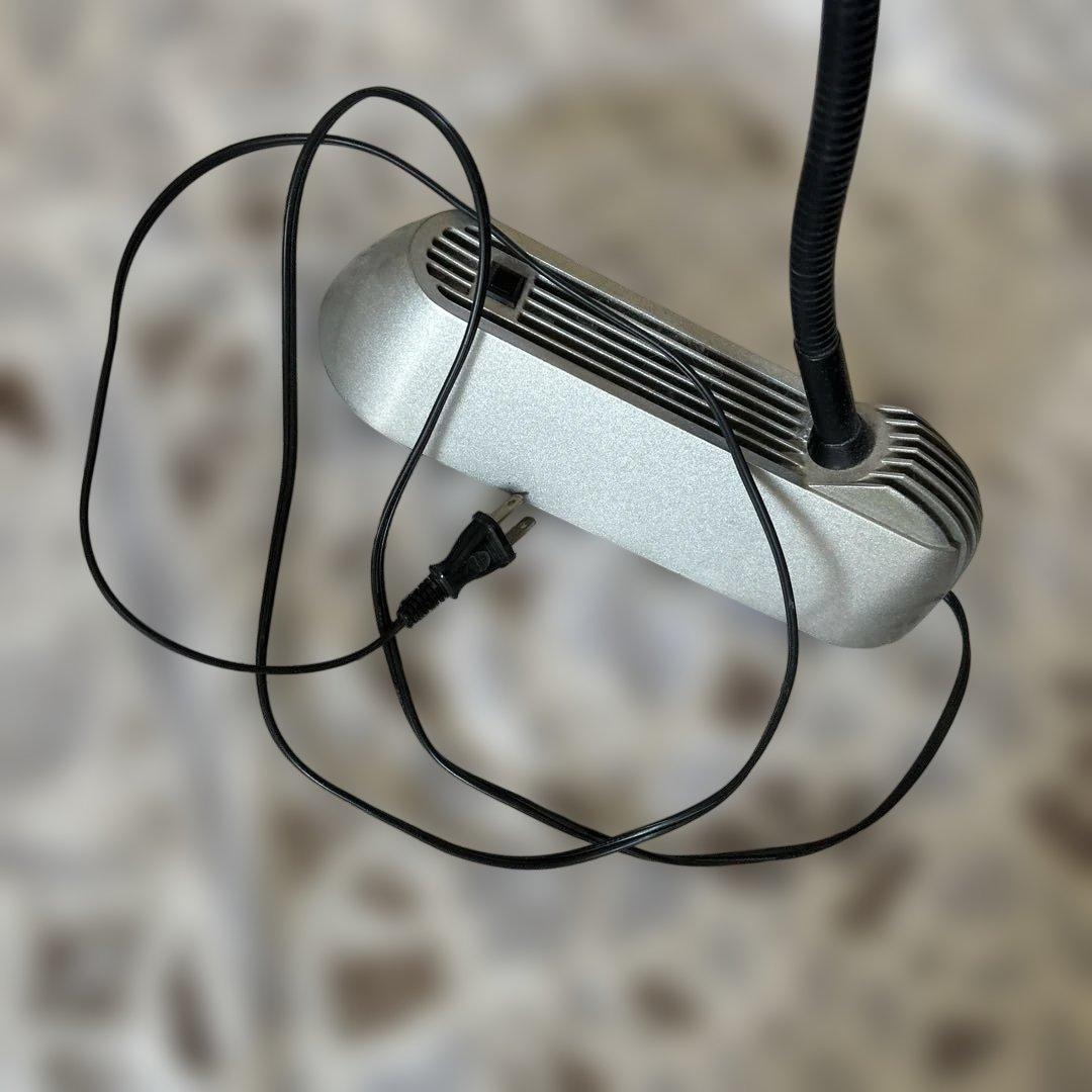 ナショナル　ライトスタンド　先が動かせます　silver