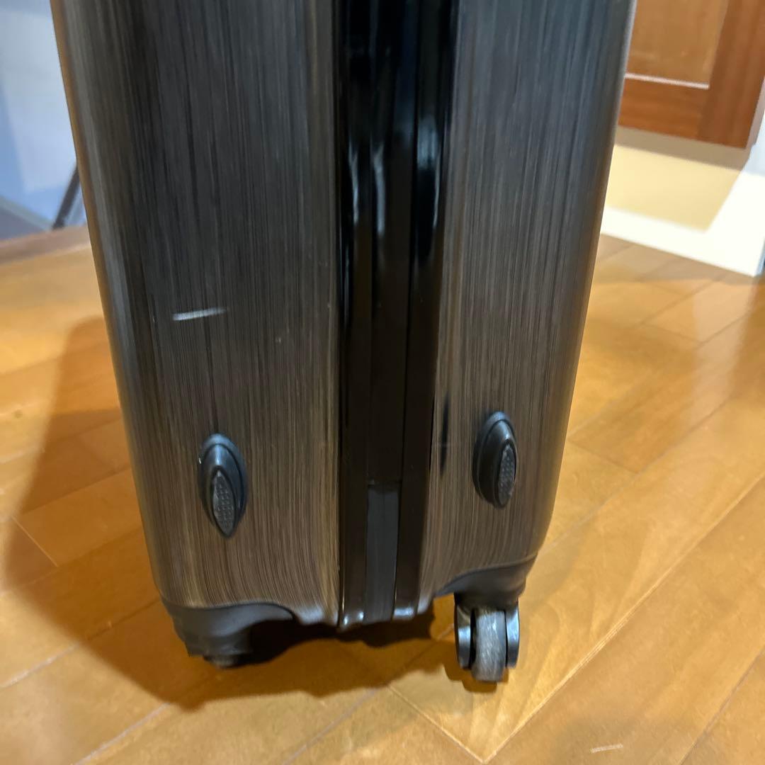 ポルシェデザイン　スーツケース　機内持ち込み可能　ガンシルバー