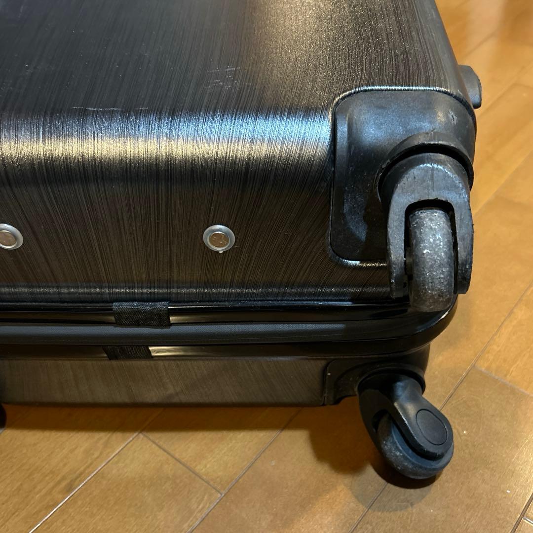 ポルシェデザイン　スーツケース　機内持ち込み可能　ガンシルバー