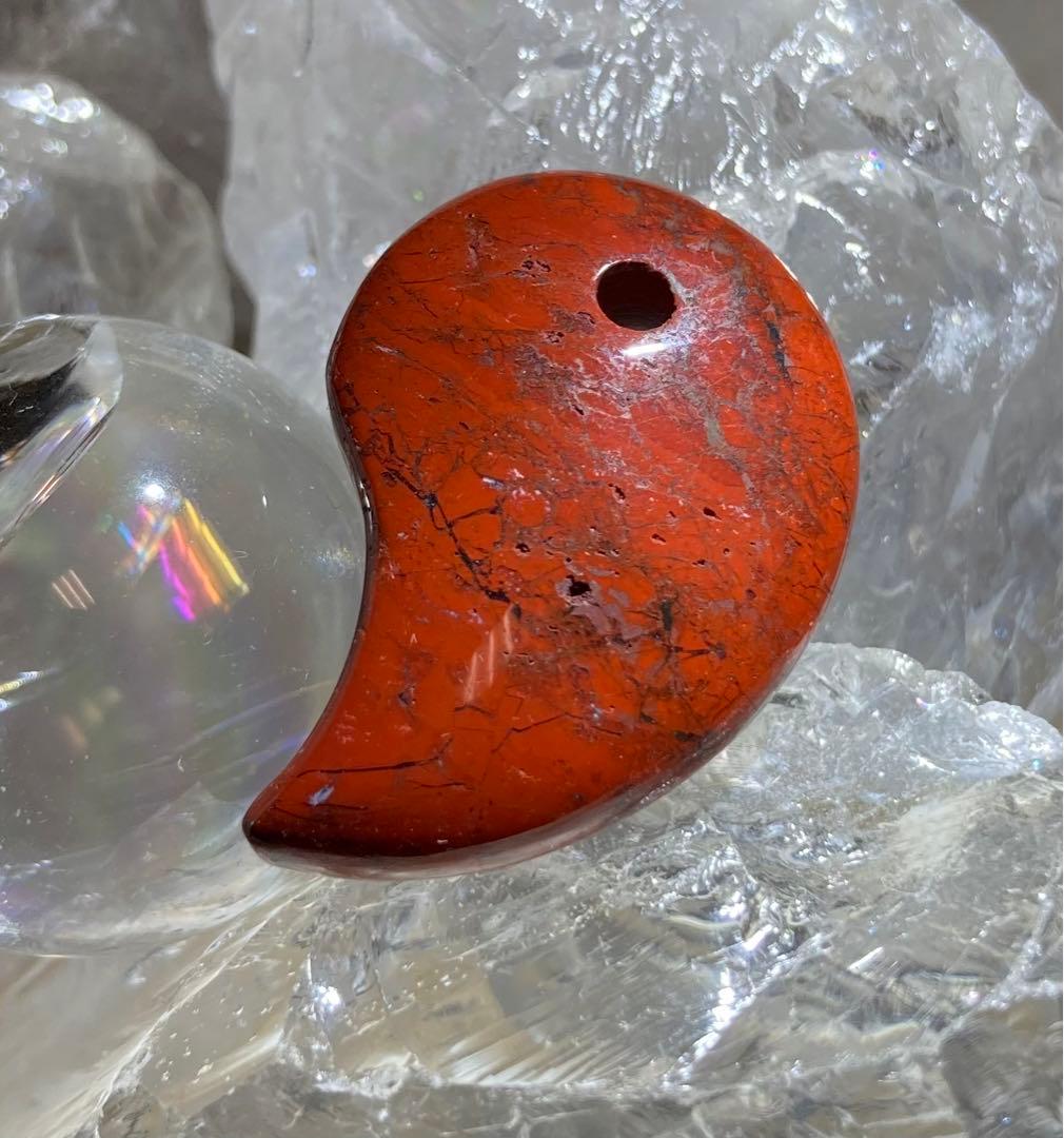 佐渡赤玉石の勾玉②