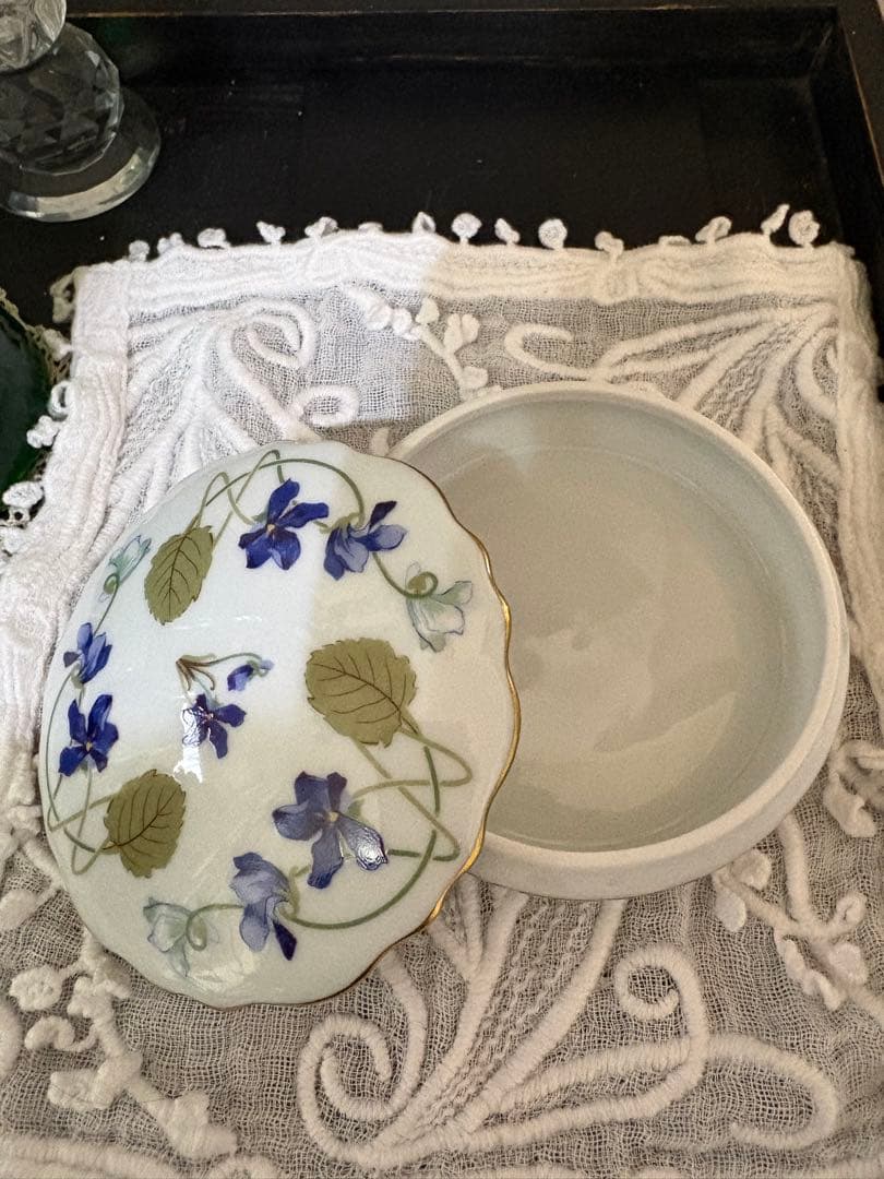 ハビランド　スミレ花柄陶器小物入れ