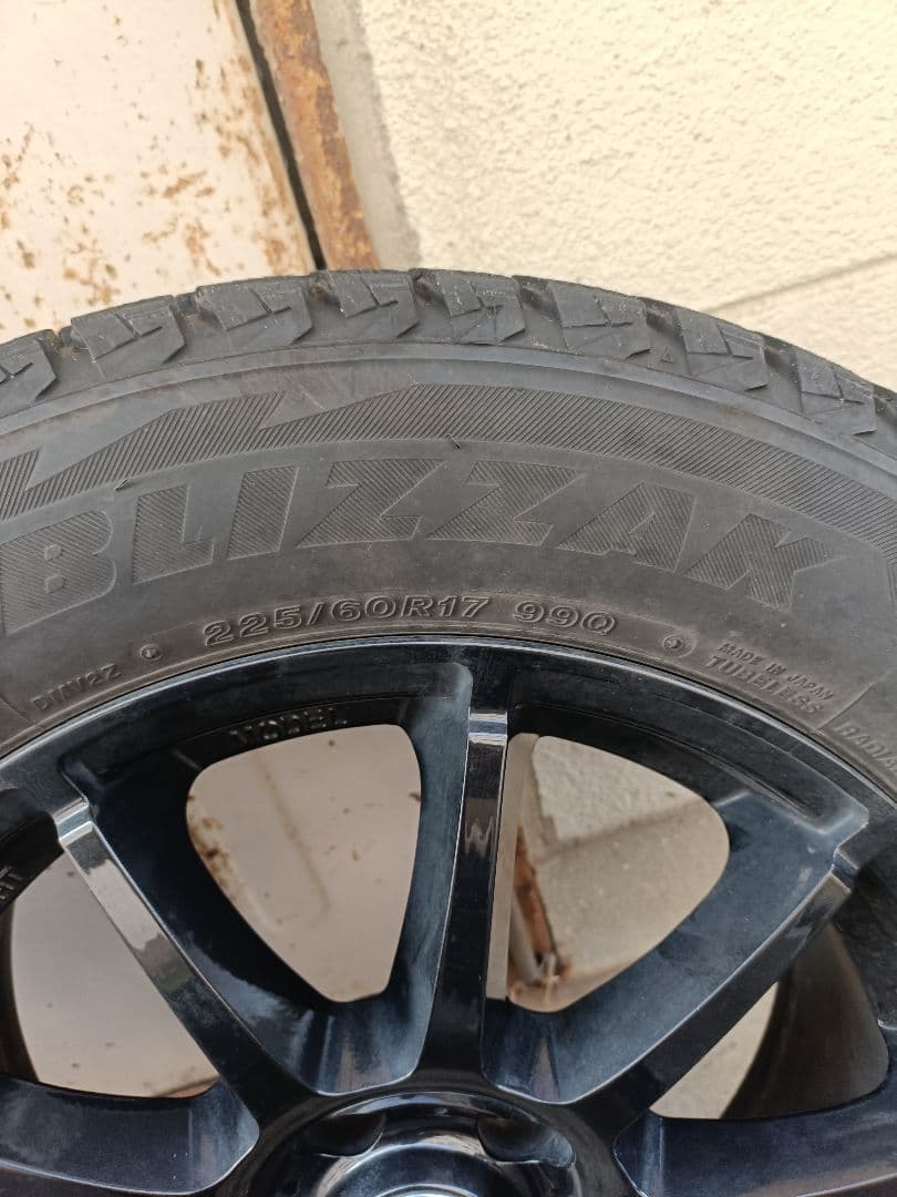 最終値下げ【送料込み】225/60R17スタッドレスBLIZZAK DM-V2②
