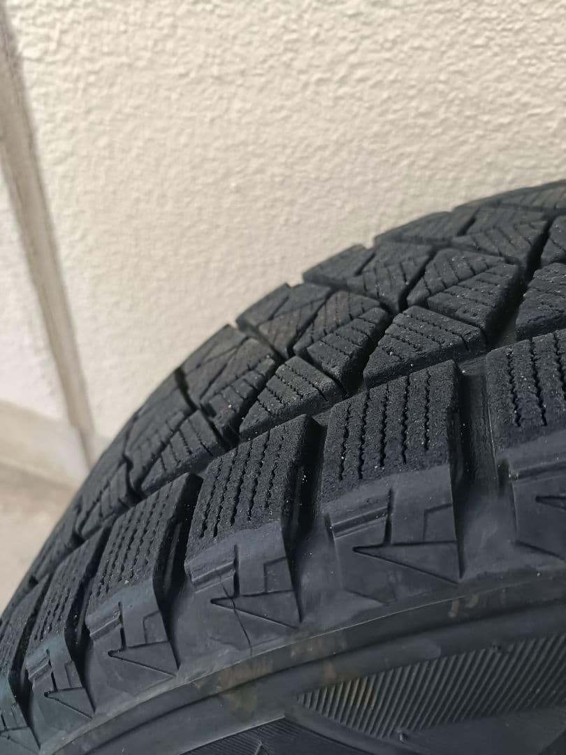 最終値下げ【送料込み】225/60R17スタッドレスBLIZZAK DM-V2②