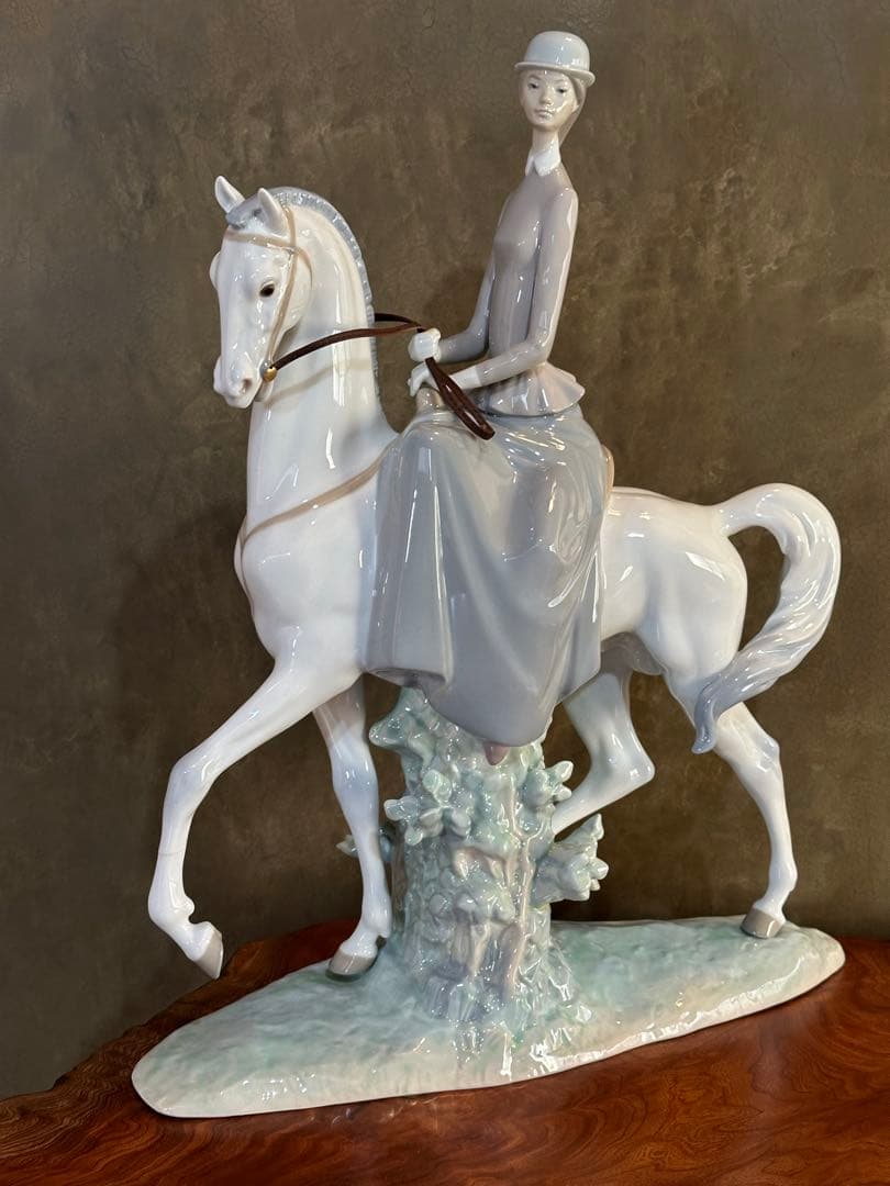 リヤドロ　『白い馬の少女』　フィギュリン　最終価格
