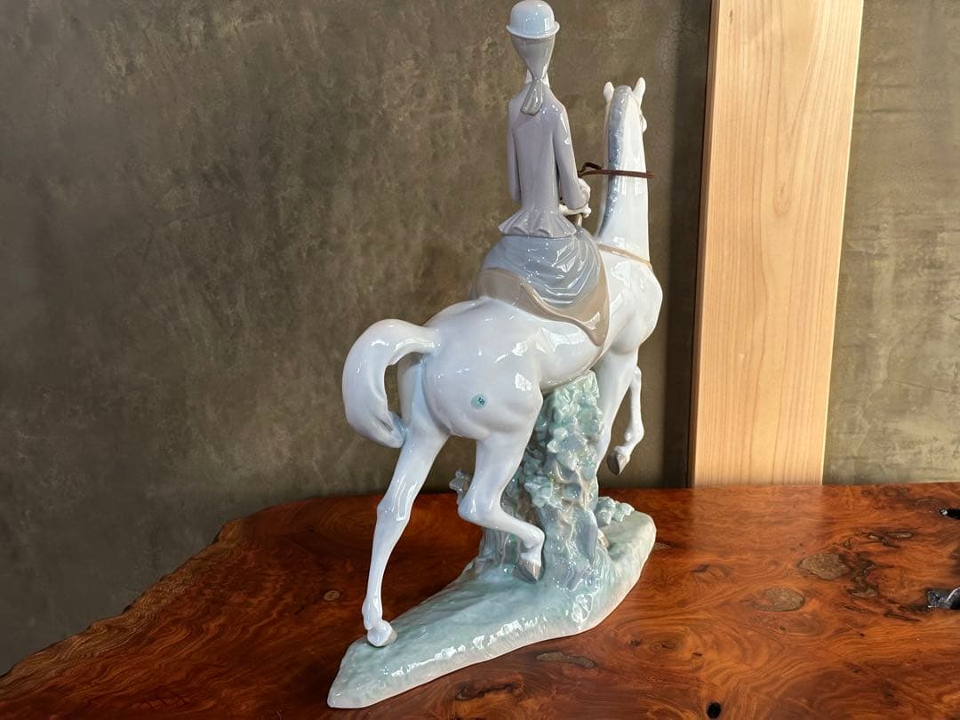 リヤドロ　『白い馬の少女』　フィギュリン　最終価格