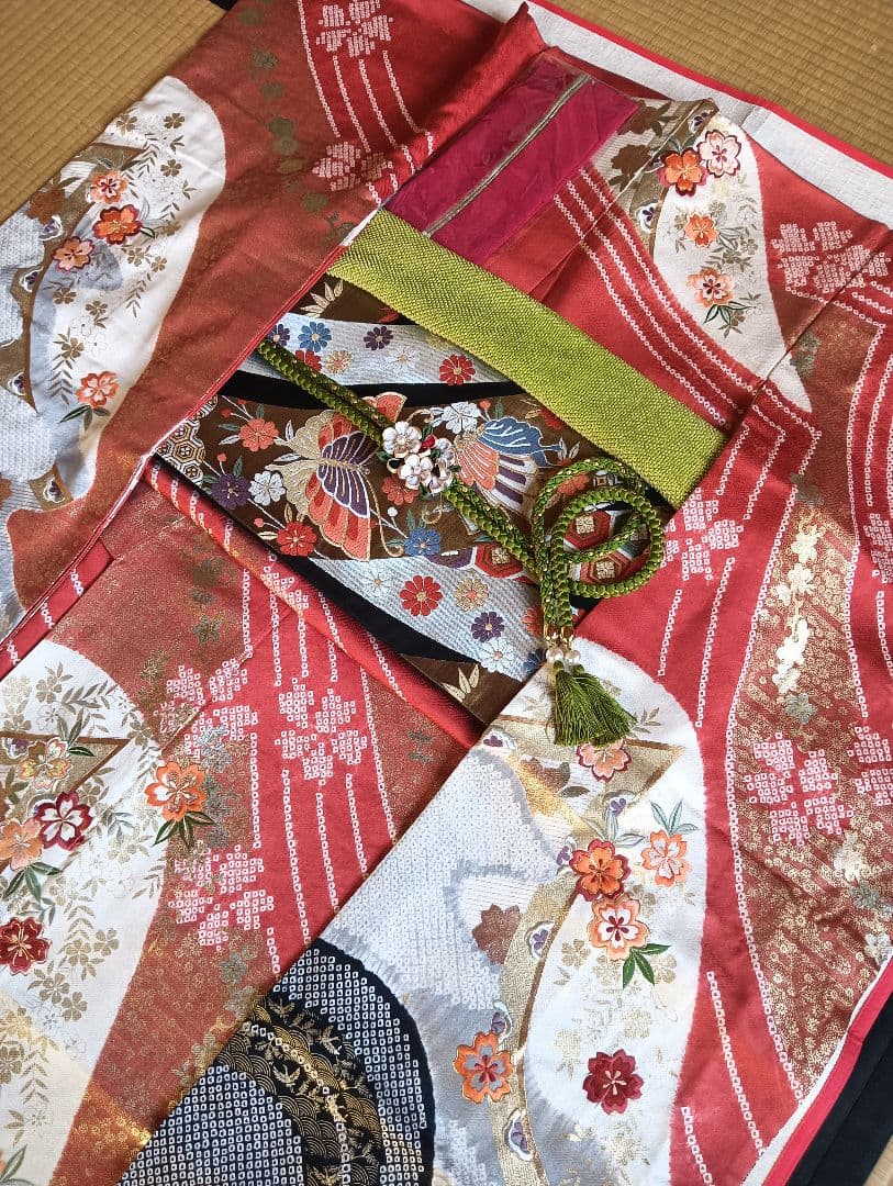 王道の古典色柄　振袖フルセット　朱赤　絞り　金彩　刺繍　美品　丈160 裄66