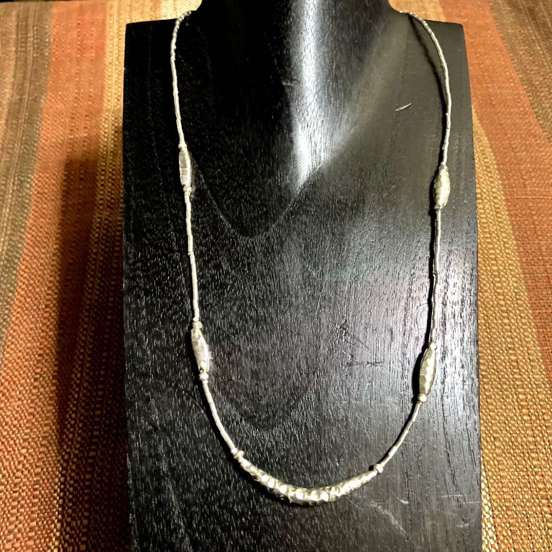 カレンシルバー　槌目仕上げのセミロングネックレス