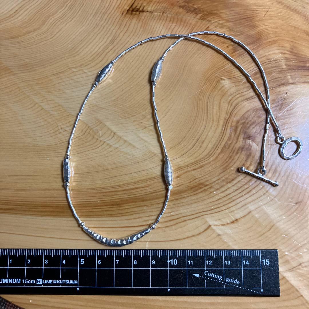 カレンシルバー　槌目仕上げのセミロングネックレス
