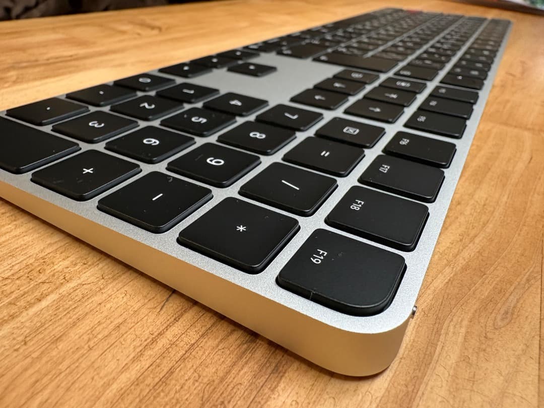 MagicKeyboard テンキ USB–C JIS ブラック TouchID