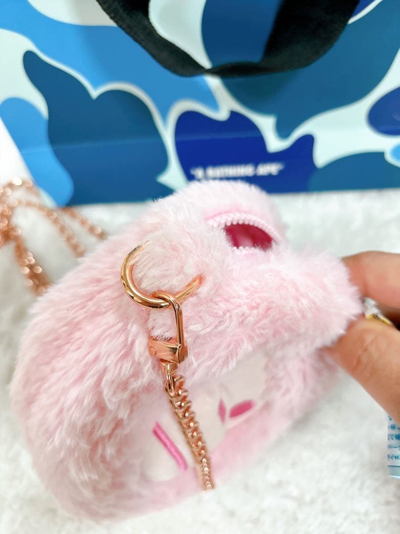 ピンクの猿の顔ハンドバッグ