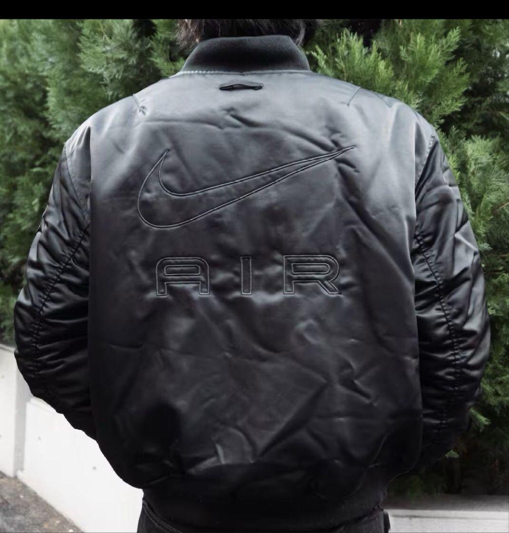 NIKE 背面ロゴ ボンバージャケット MA-1 メンズ 黒 短丈 ダウン