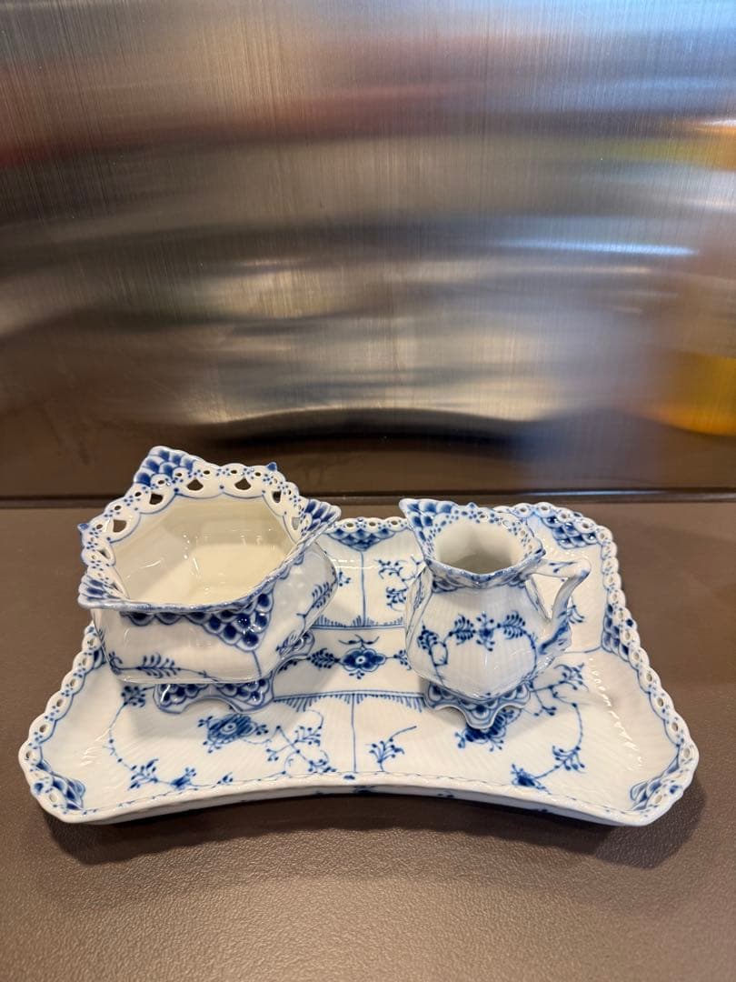 ブルーフルーテッド　フルレース　ティータイムセット