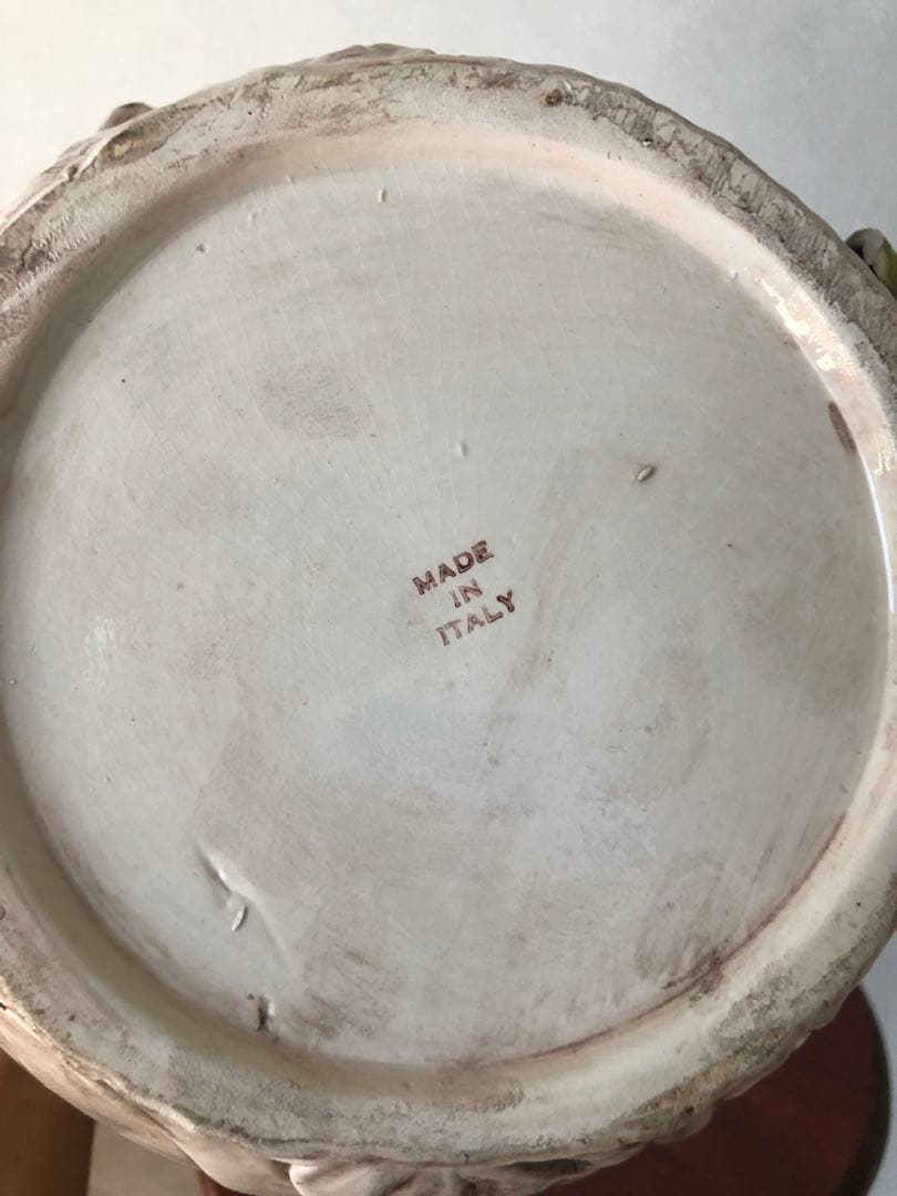 イタリア陶器 花瓶 花の装飾付き