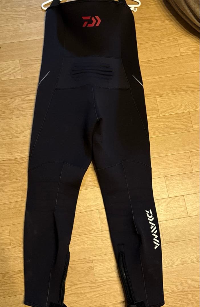 Daiwa 鮎タイツ 黒/赤 スリムフィット