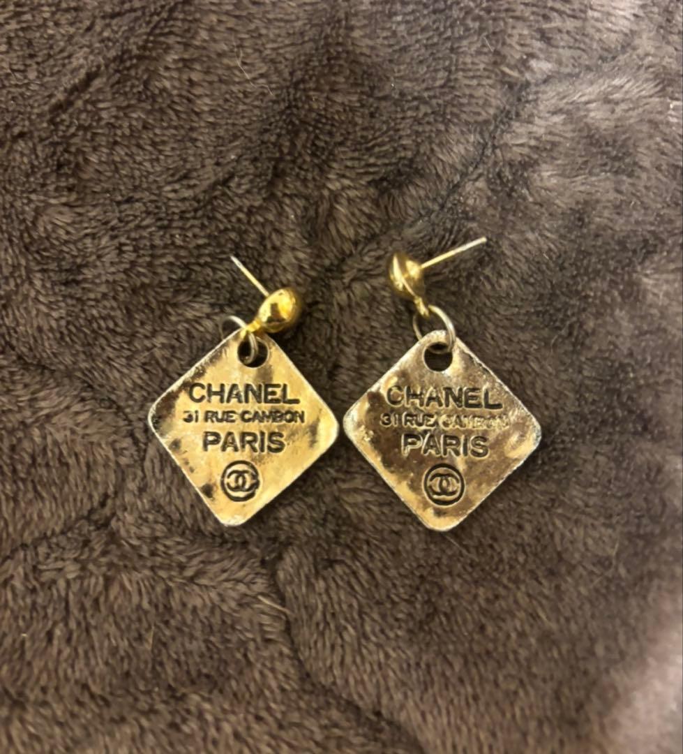 CHANEL ダイヤモンド型ピアス