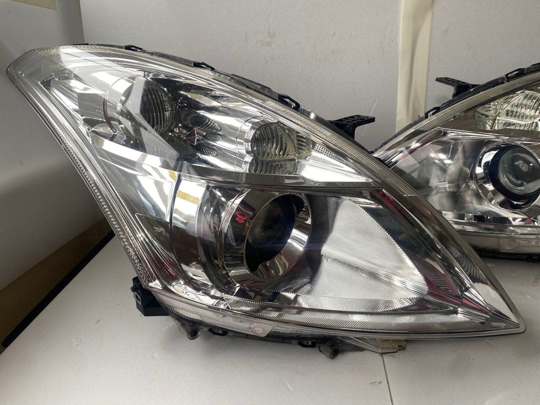 スイフト ZC72S ZC32S 純正HIDヘッ ドライト左右 美品