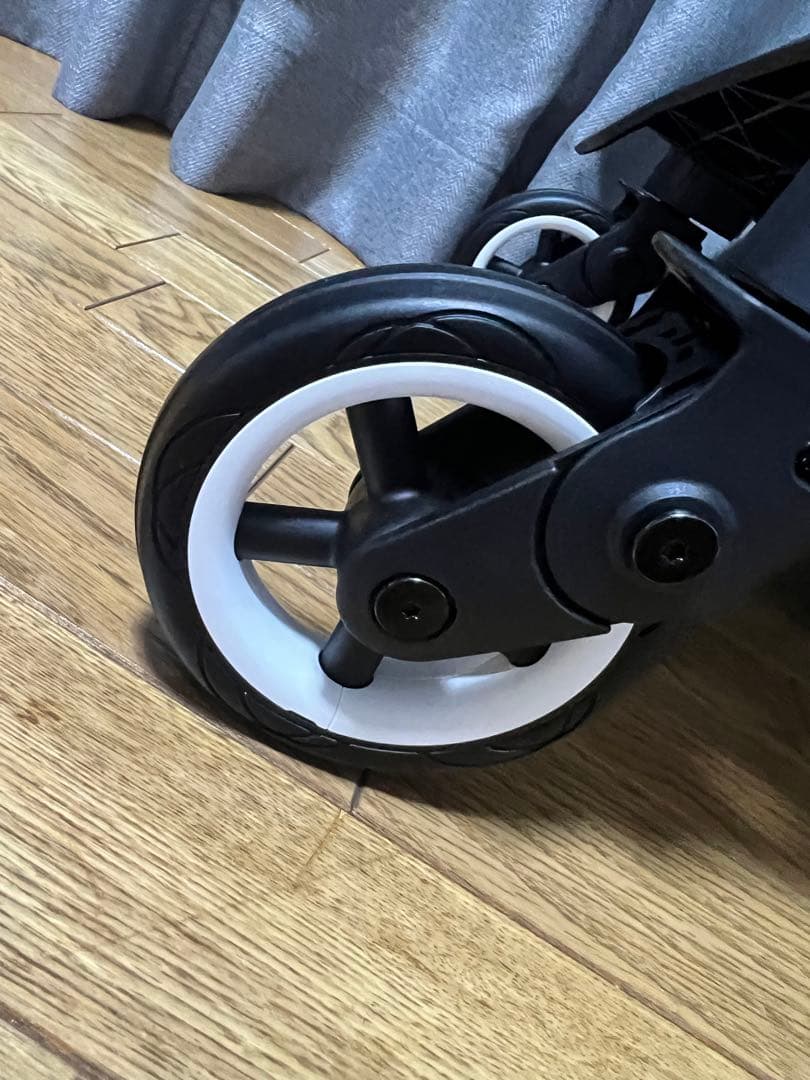 新品　バガブーbugabooバタフライ・バンパーバー付ベビーカー