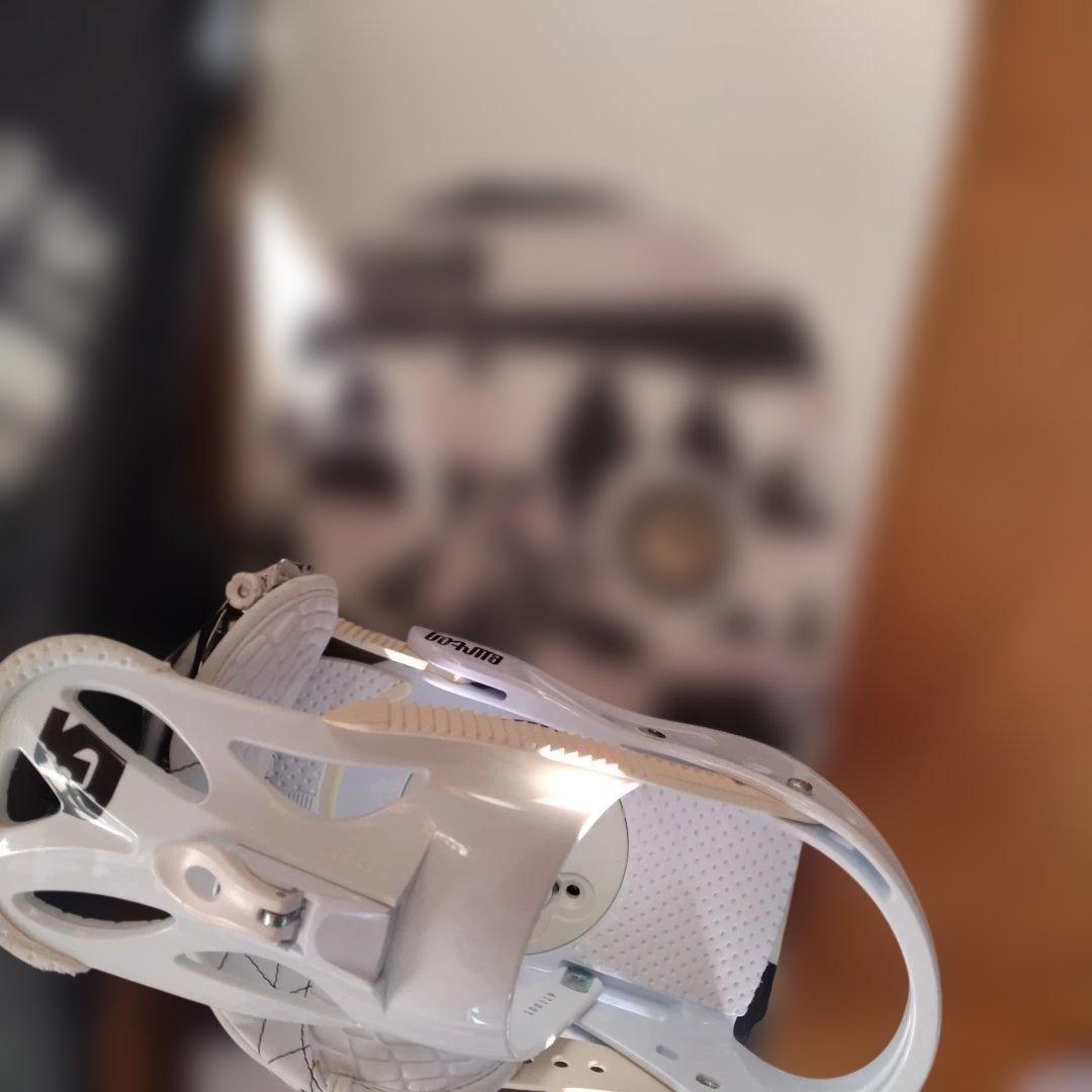 スノボ　スノーボード　白　BURTON　板　雪　レジャー　メンズ　訳あり